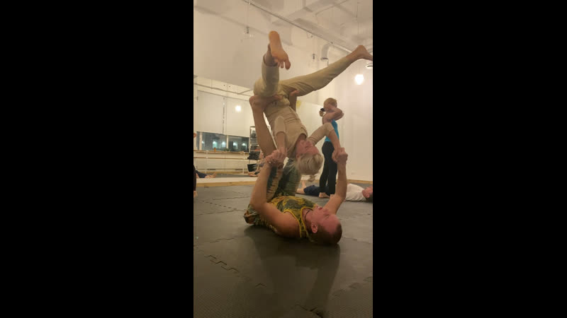 Вновь изучаю Акро-йогу