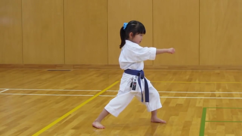 Mahiro(5 year old girl) practicing kihon for kyu