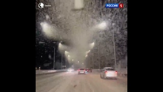Реально Апокалипсис - в Липецке автомобили атаковала стая мотыльков