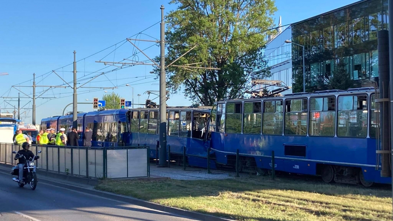 Польша.  Краков.  В среду 18 мая столкнулись трамваи Это картинка