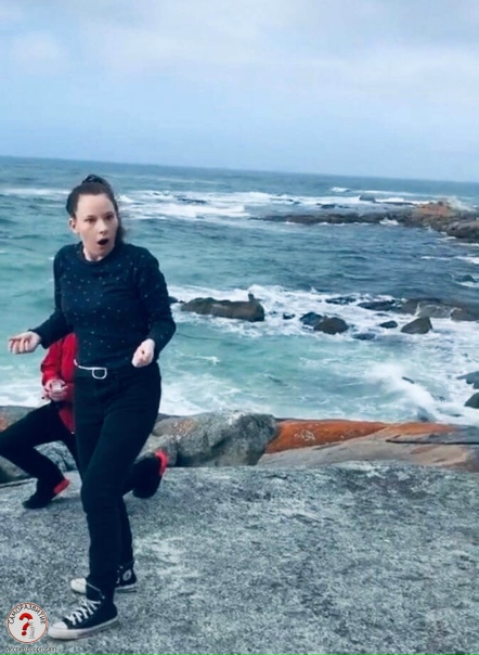 Выглядит почему-то как какая-то постанова