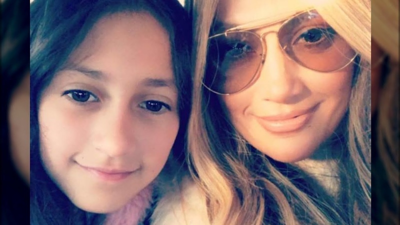 Jennifer Lopezs Daughter Steals Super Bowl Halftime